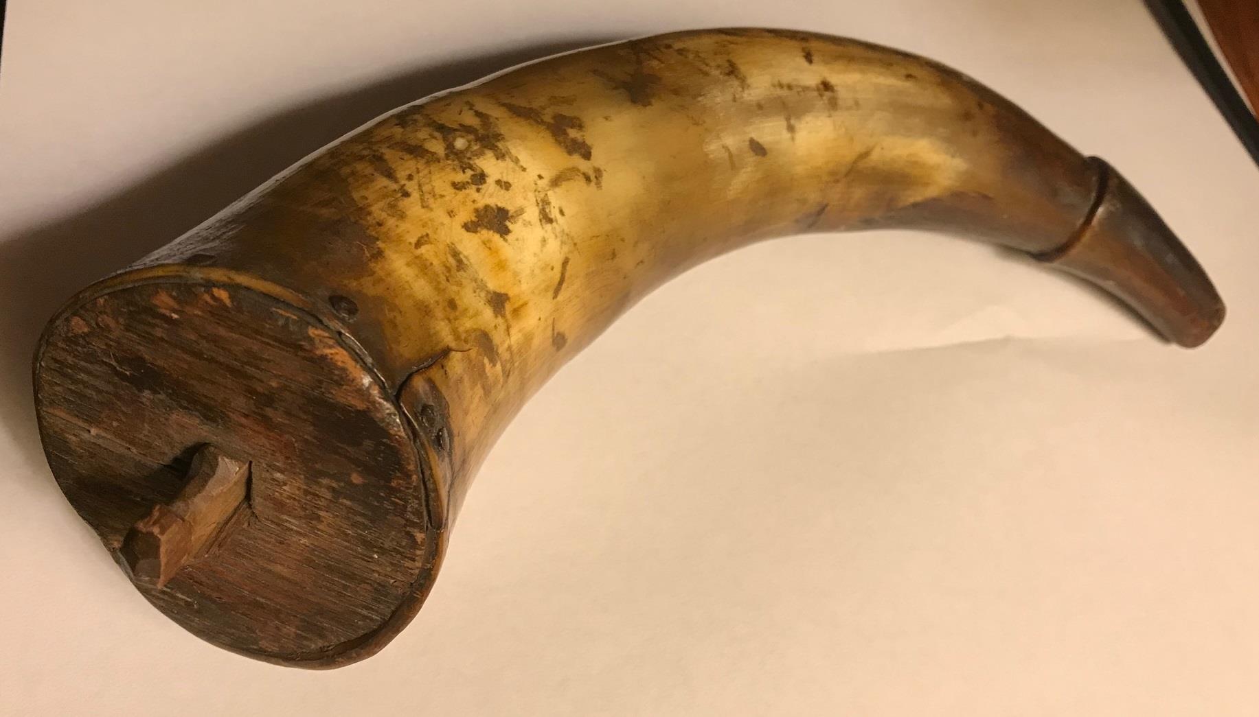 A more recent photo of the Korn/Korns powder horn.
